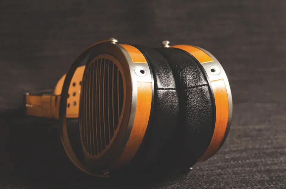 Đang tải monospace_HifimanHE1000V2 (9).jpg…
