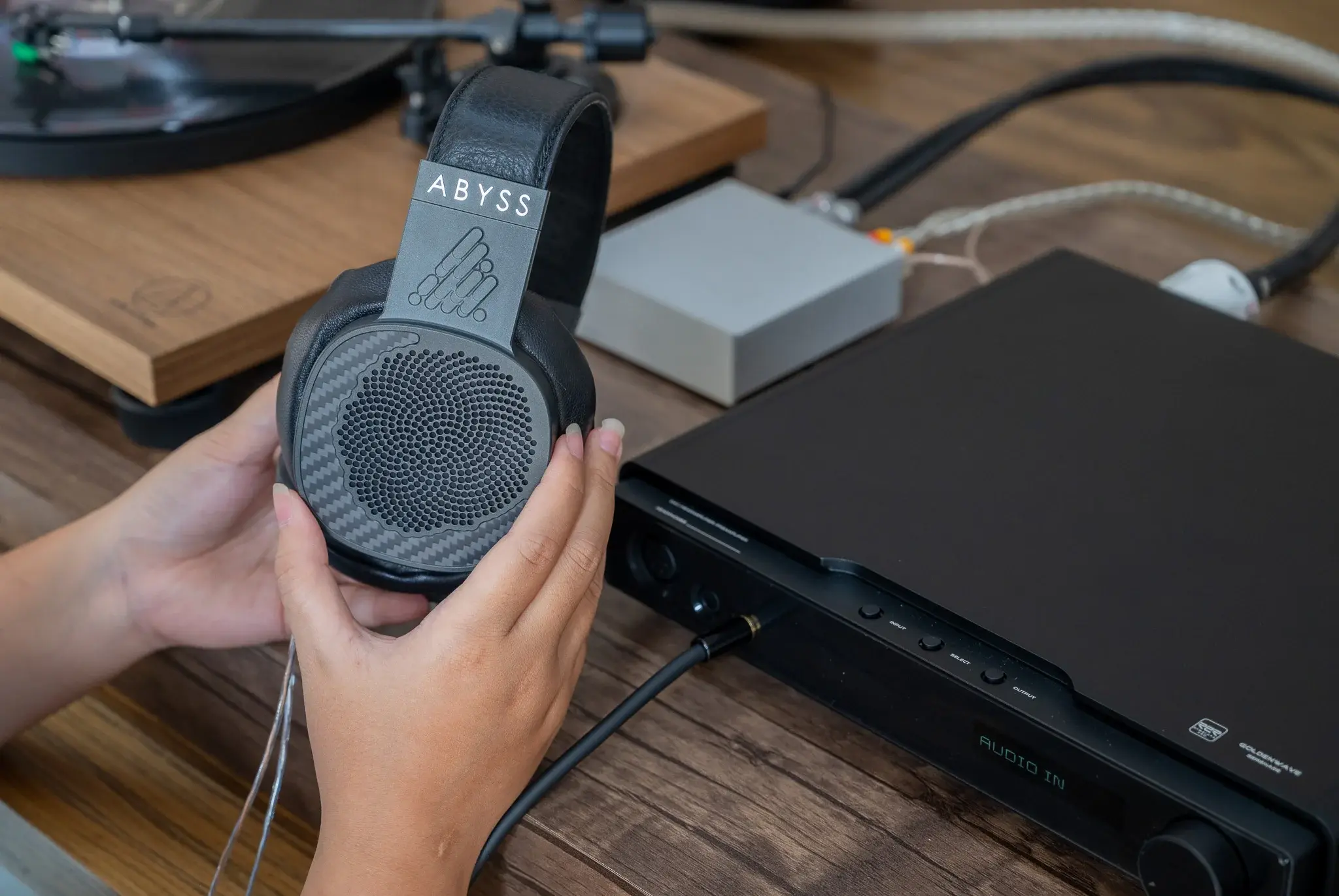 tinhte-hifiman-serenade-topping-dx9-dac-amplifier-headphones7.jpg