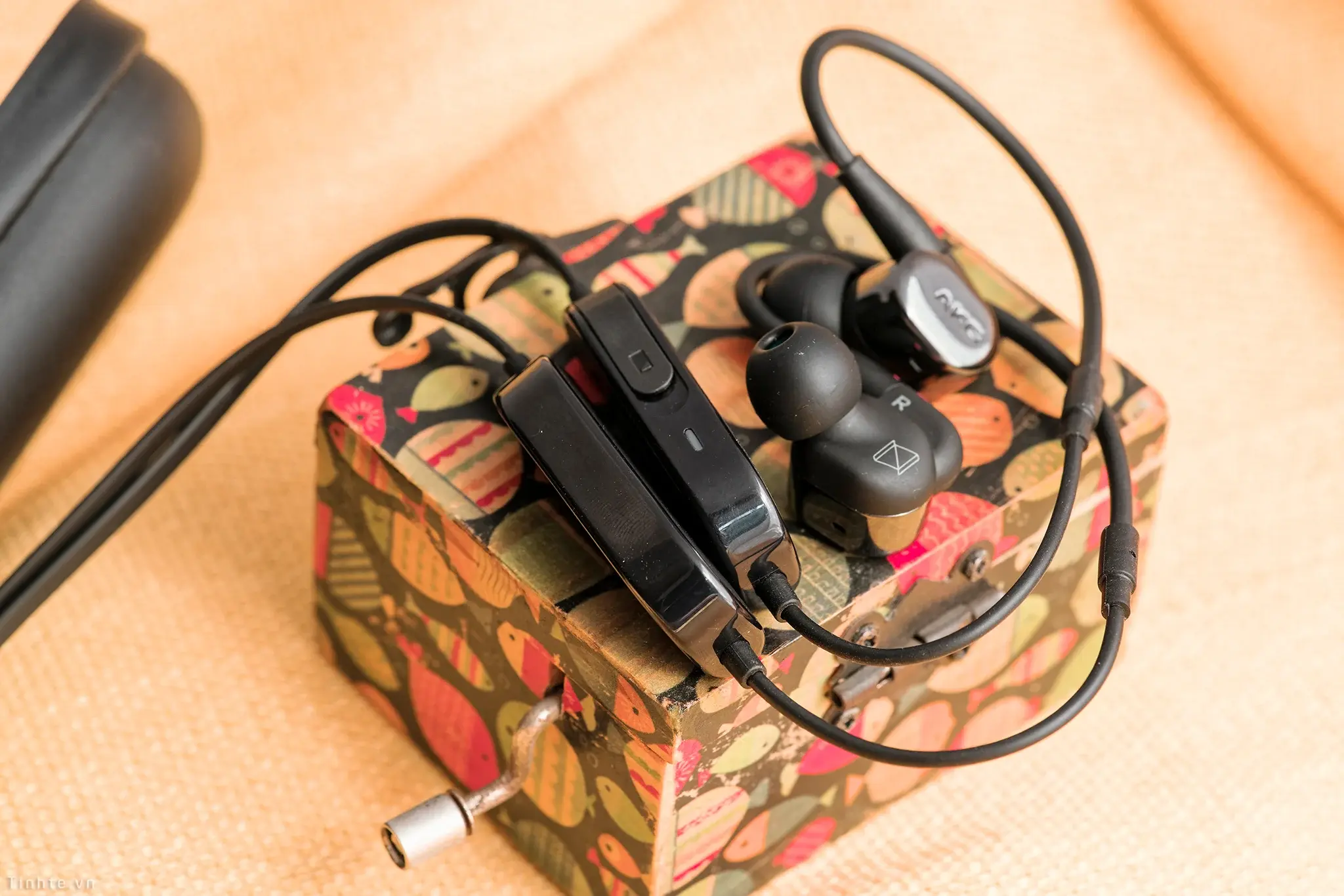 Đang tải tinhte_akg_n5005_extra_2_3.jpg…
