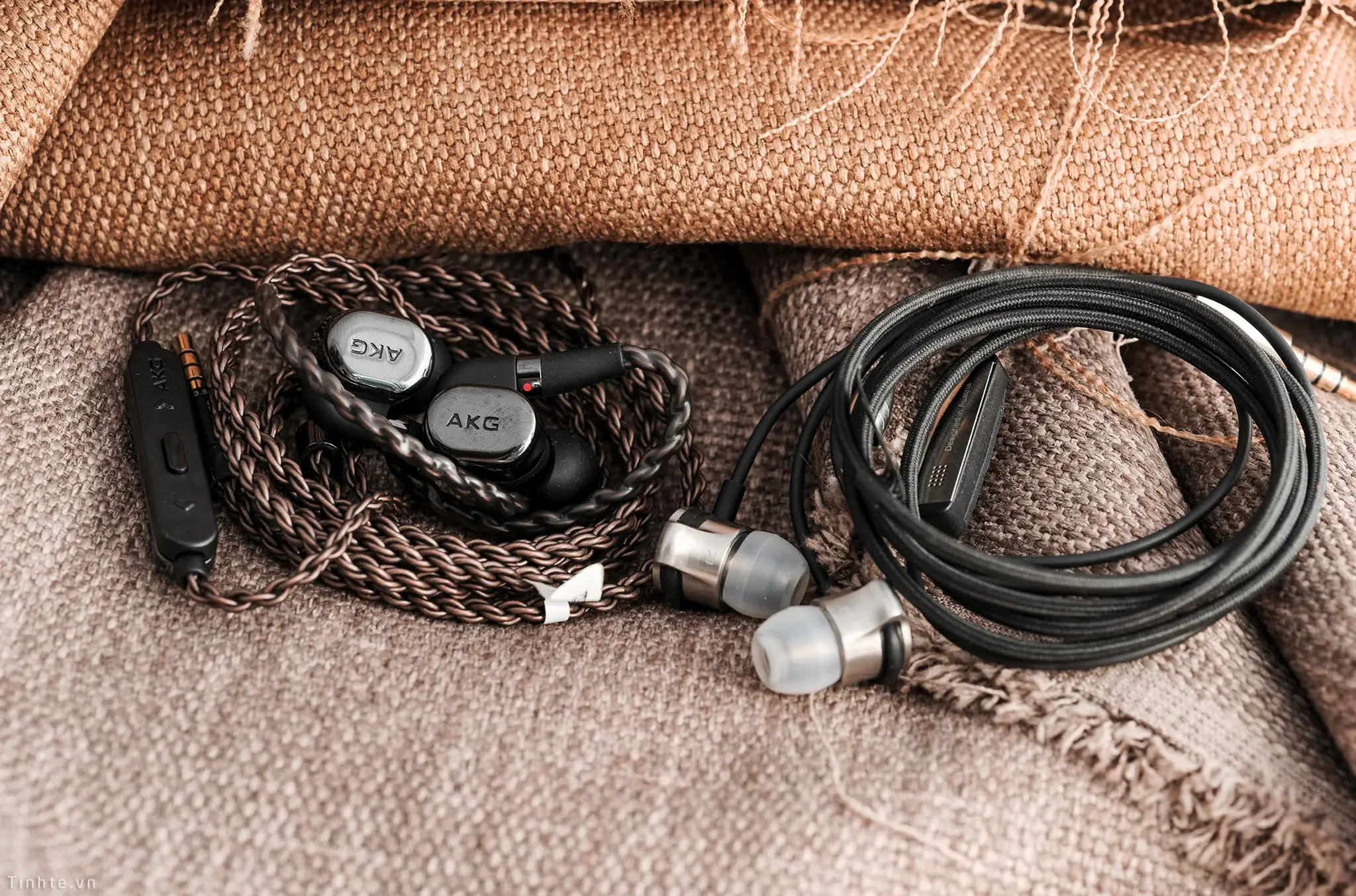 Đang tải tinhte_akg_n5005_extra_6.jpg…