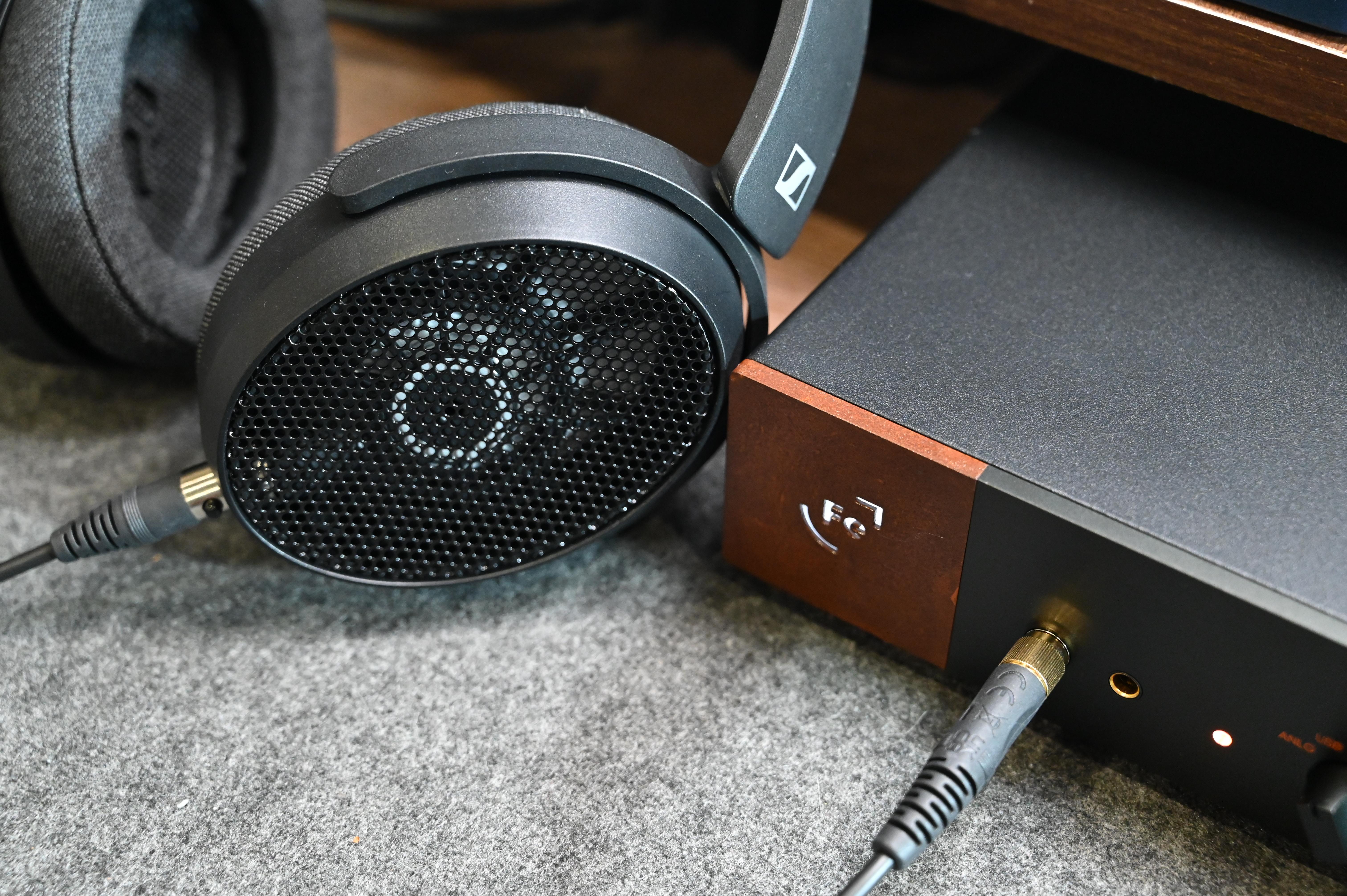 8304671-tinhte-ferrum-erco-gen2-usb-dac-amplifier-1.jpg