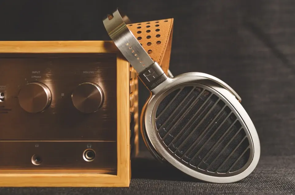 Đang tải monospace_HifimanHE1000V2 (5).jpg…