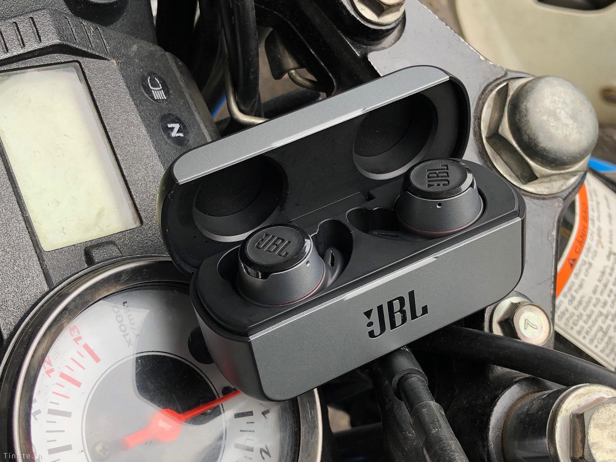 Đang tải audio_tinhte_jbl_flow_6.jpg…