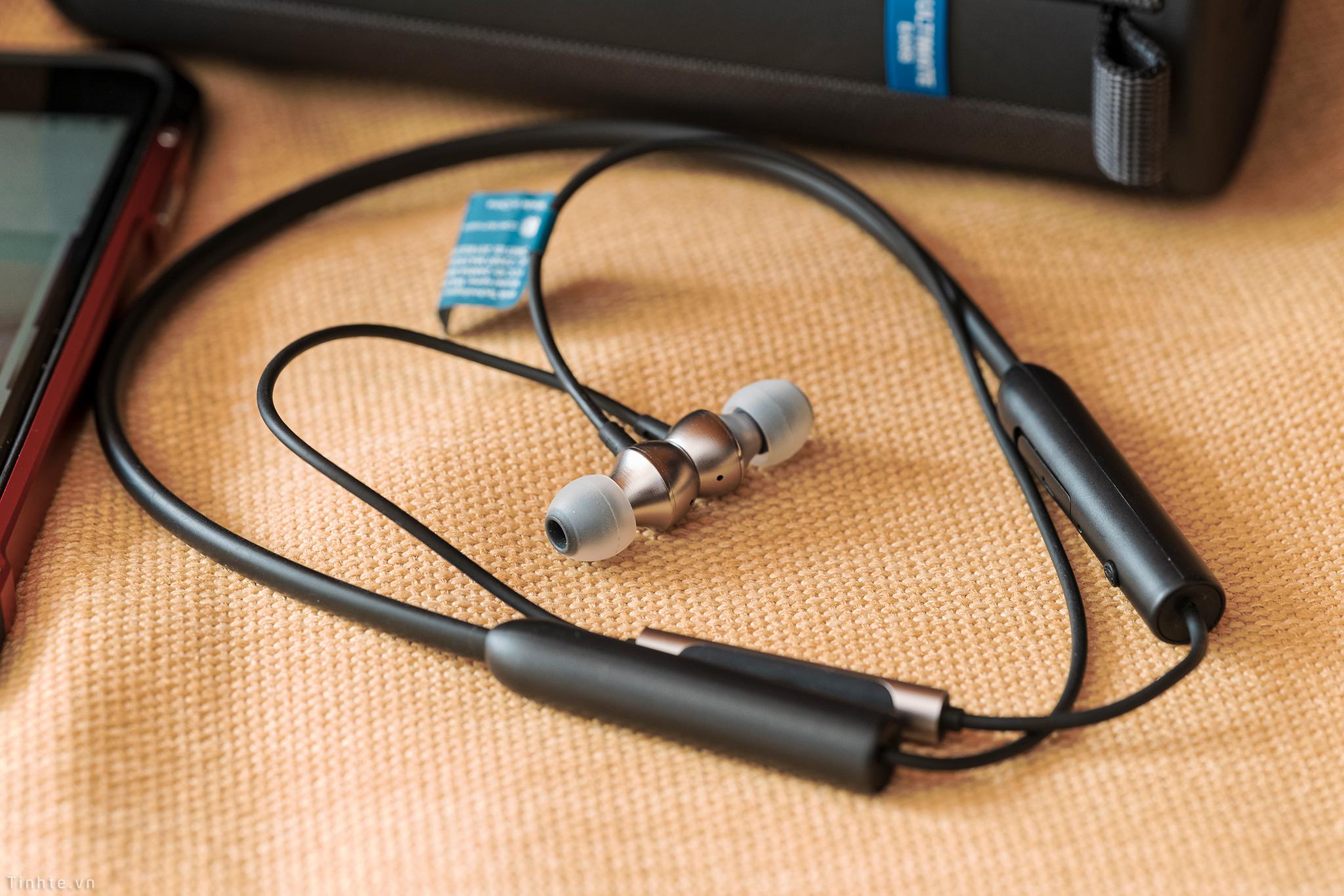 Đang tải tinhte_bluetooth_inears_7.jpg…