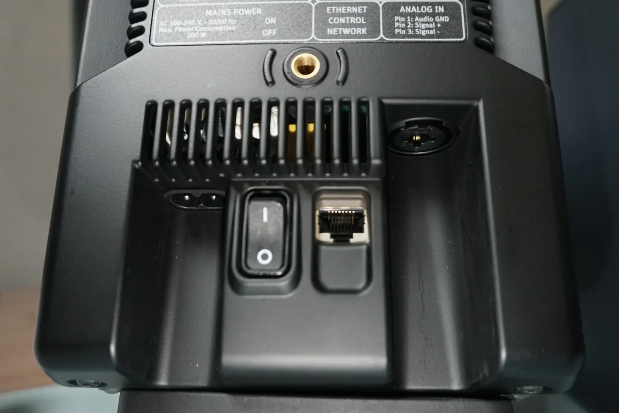 resize_tinhte_neumann_kh80_speakers_loa_kiem_am_monitor_speakers (4).JPG