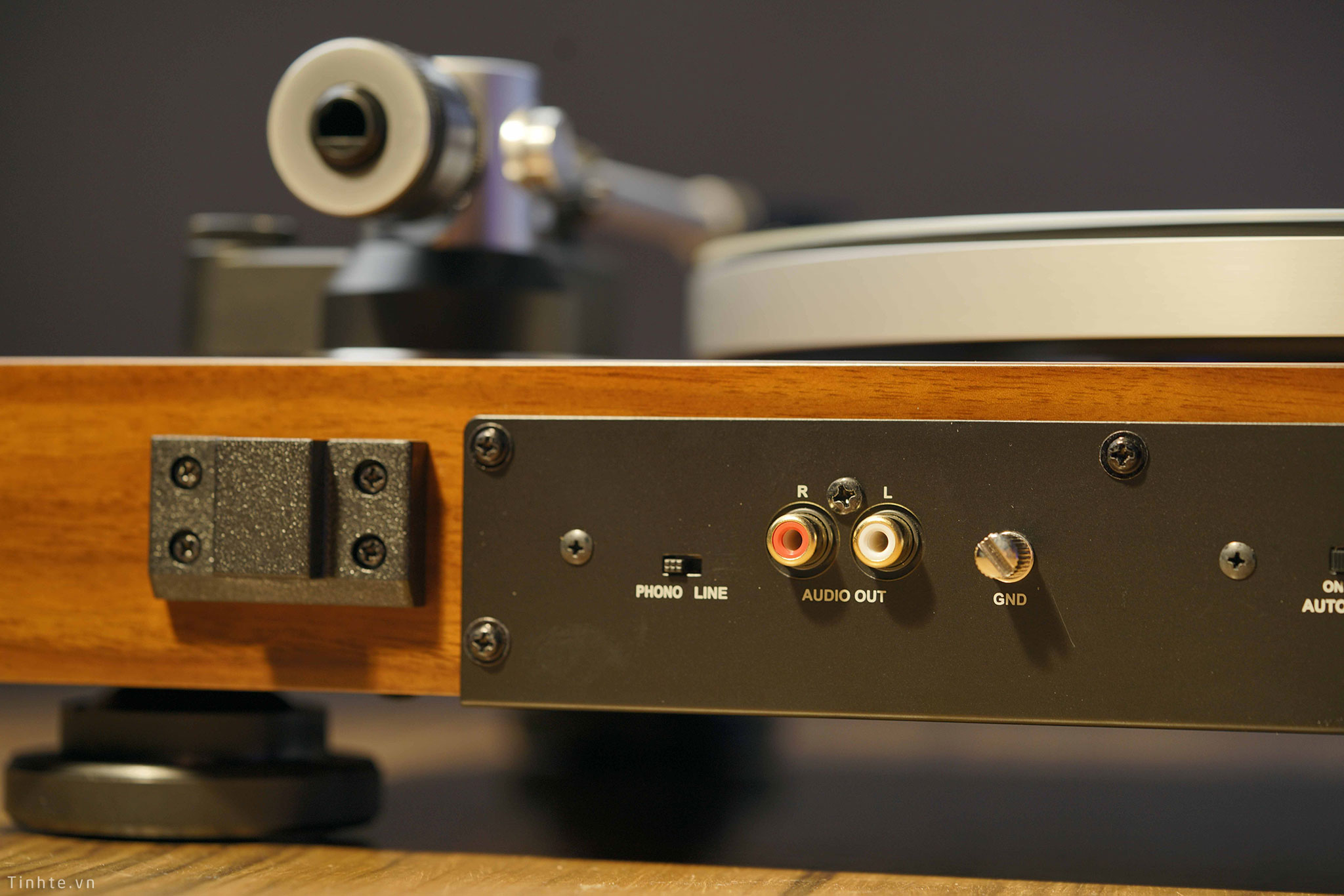 tinhte_music_hall_classic_turntable (15).jpg