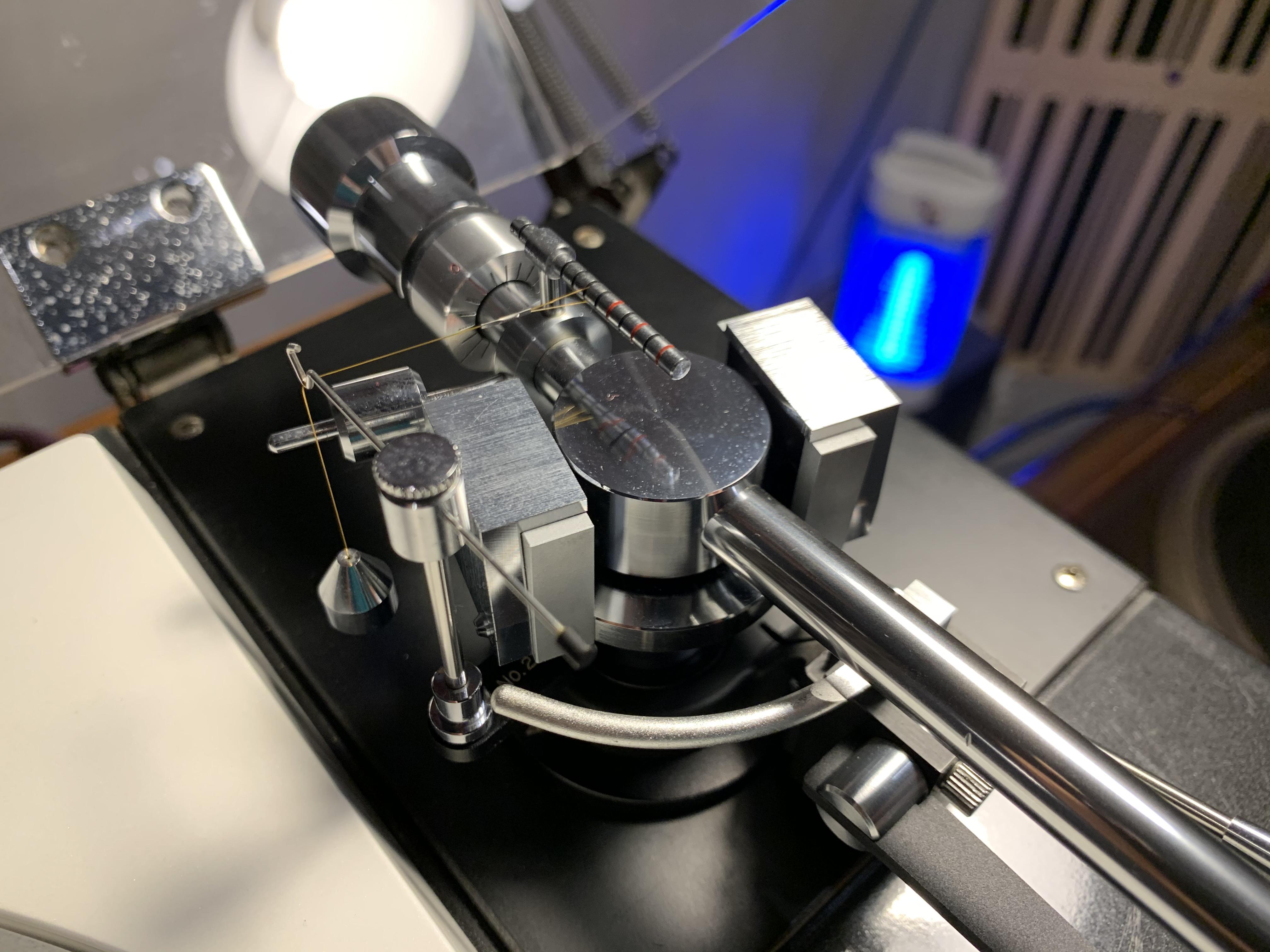Đang tải tinhte_vinyl_turntable_phono_tonearm_cartridge_dia_than (6).jpg…