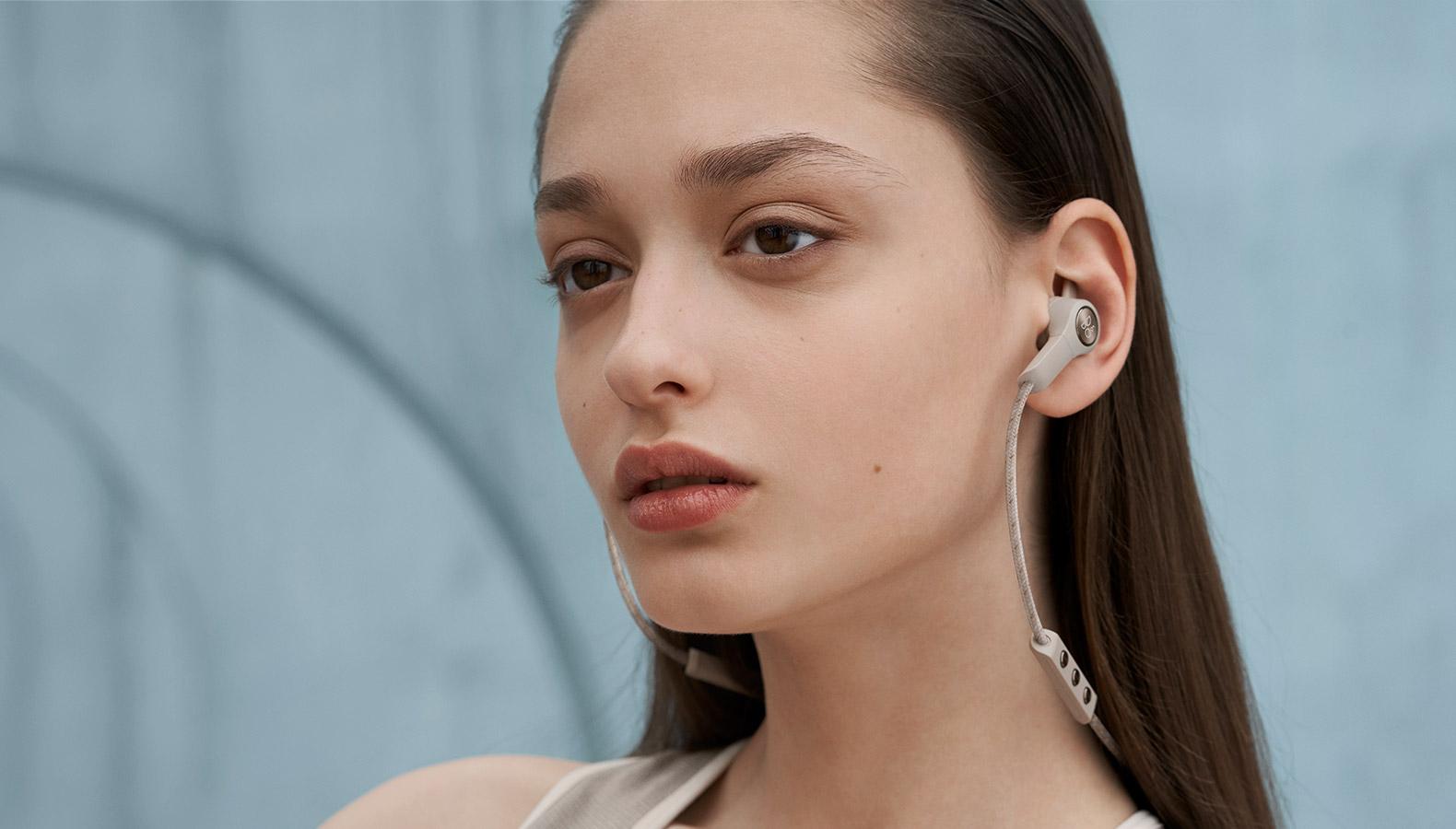 Đang tải Bang_Olufsen_Beoplay_E6_p1.jpg…
