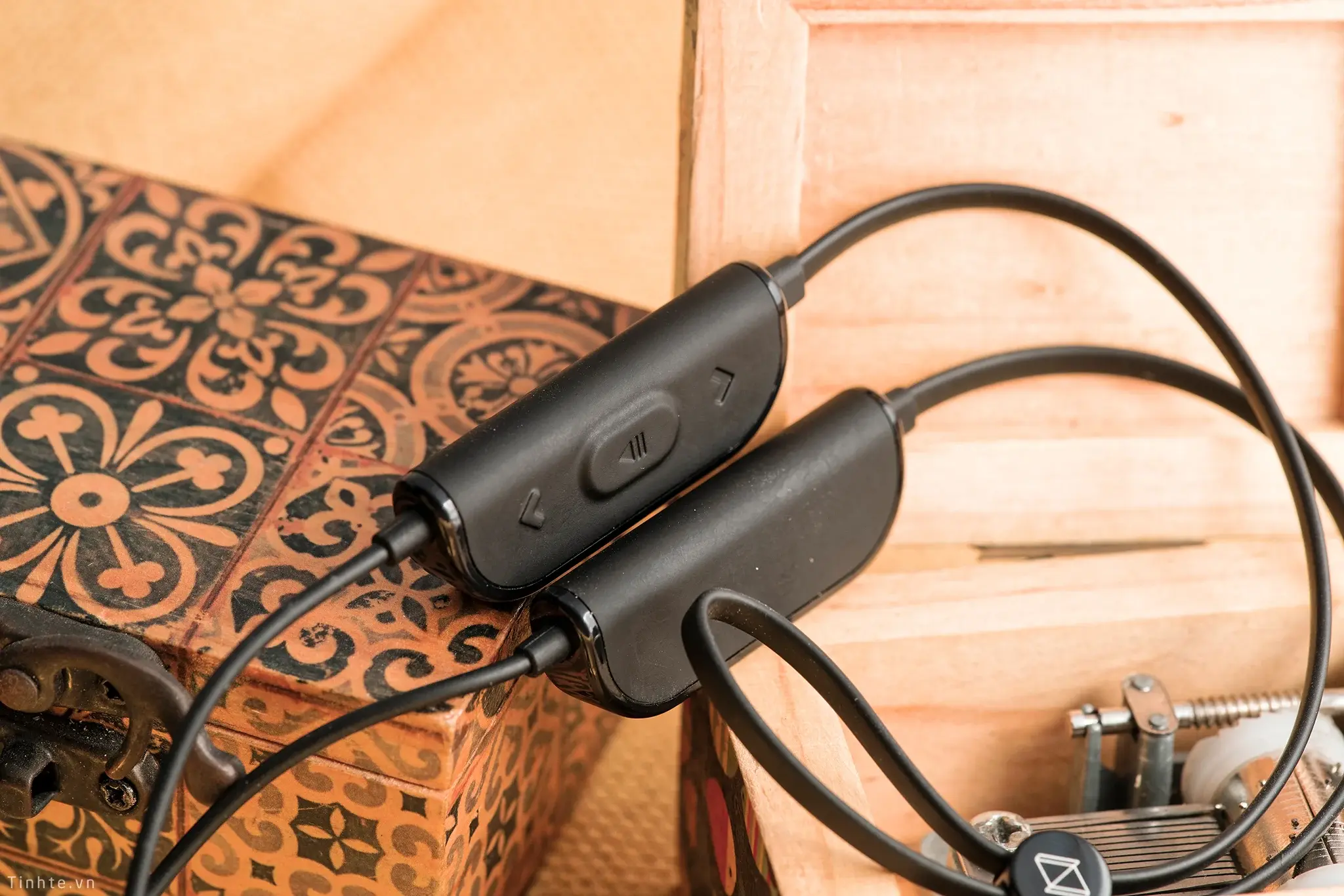Đang tải tinhte_akg_n5005_extra_2_6.jpg…