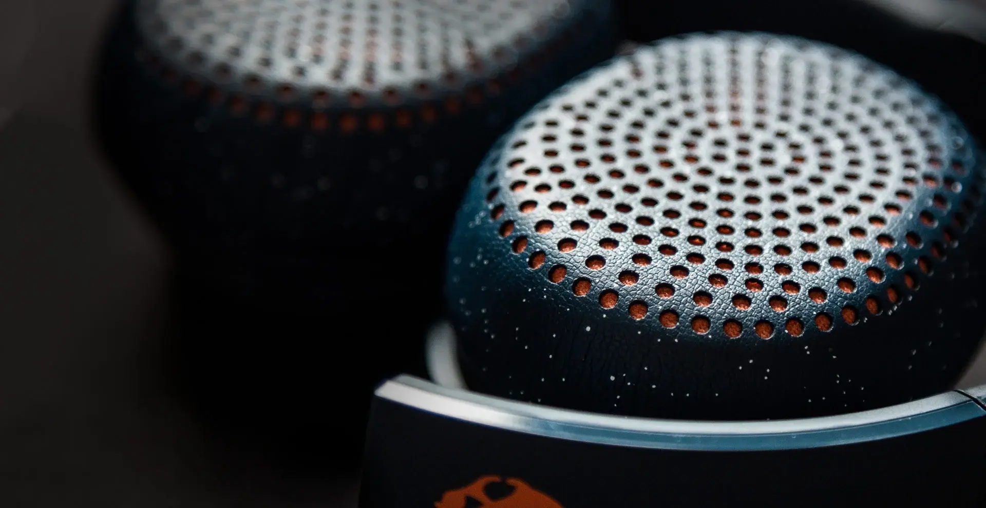 Đang tải tinhte_skullcandy_riff_wireless_2.jpg…