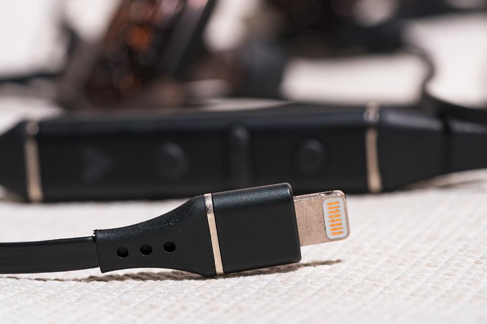 Đang tải monospace-audeze-isine-20-review-6.jpg…