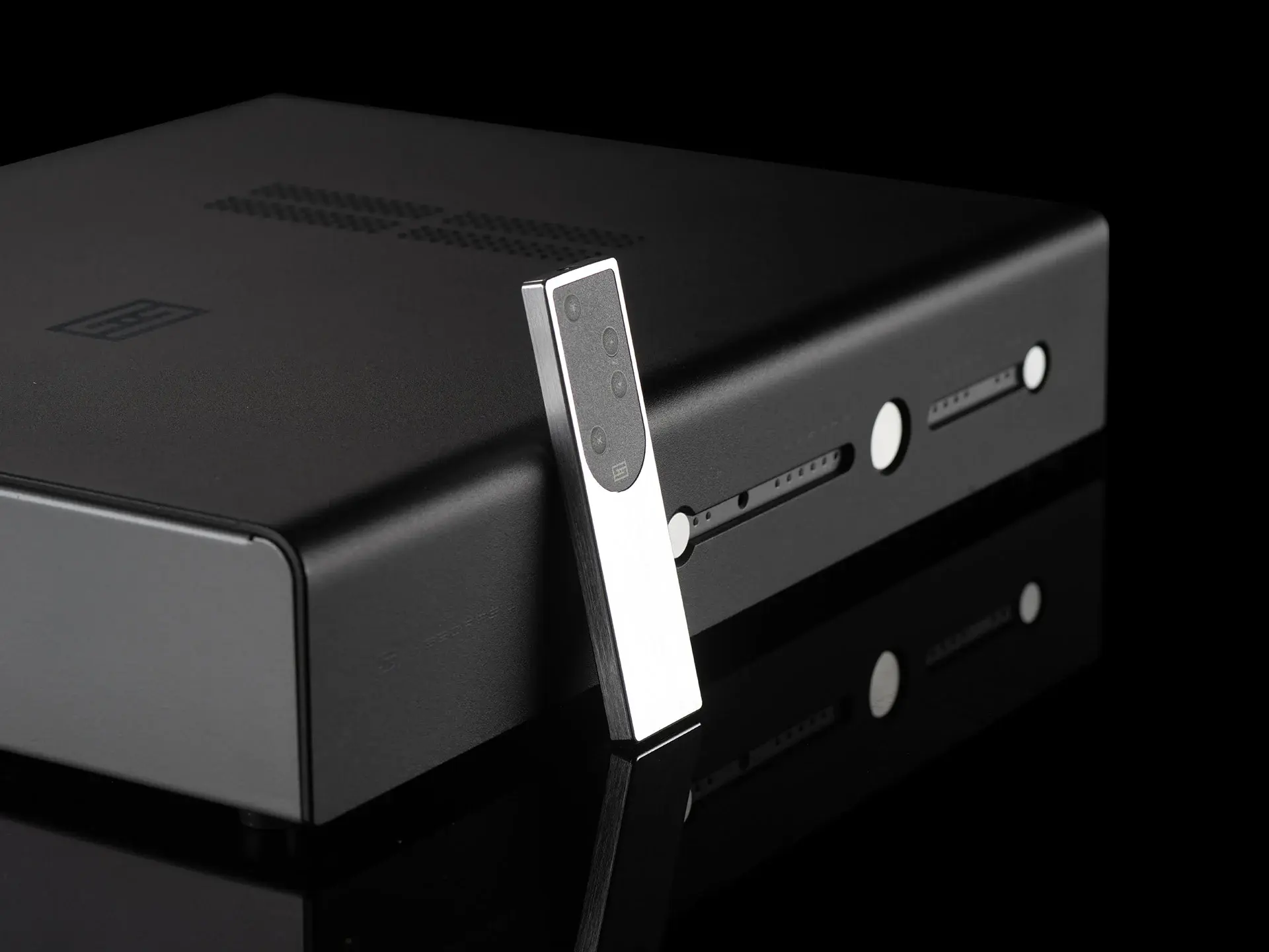 yggyplus-black-remote-1920.jpg