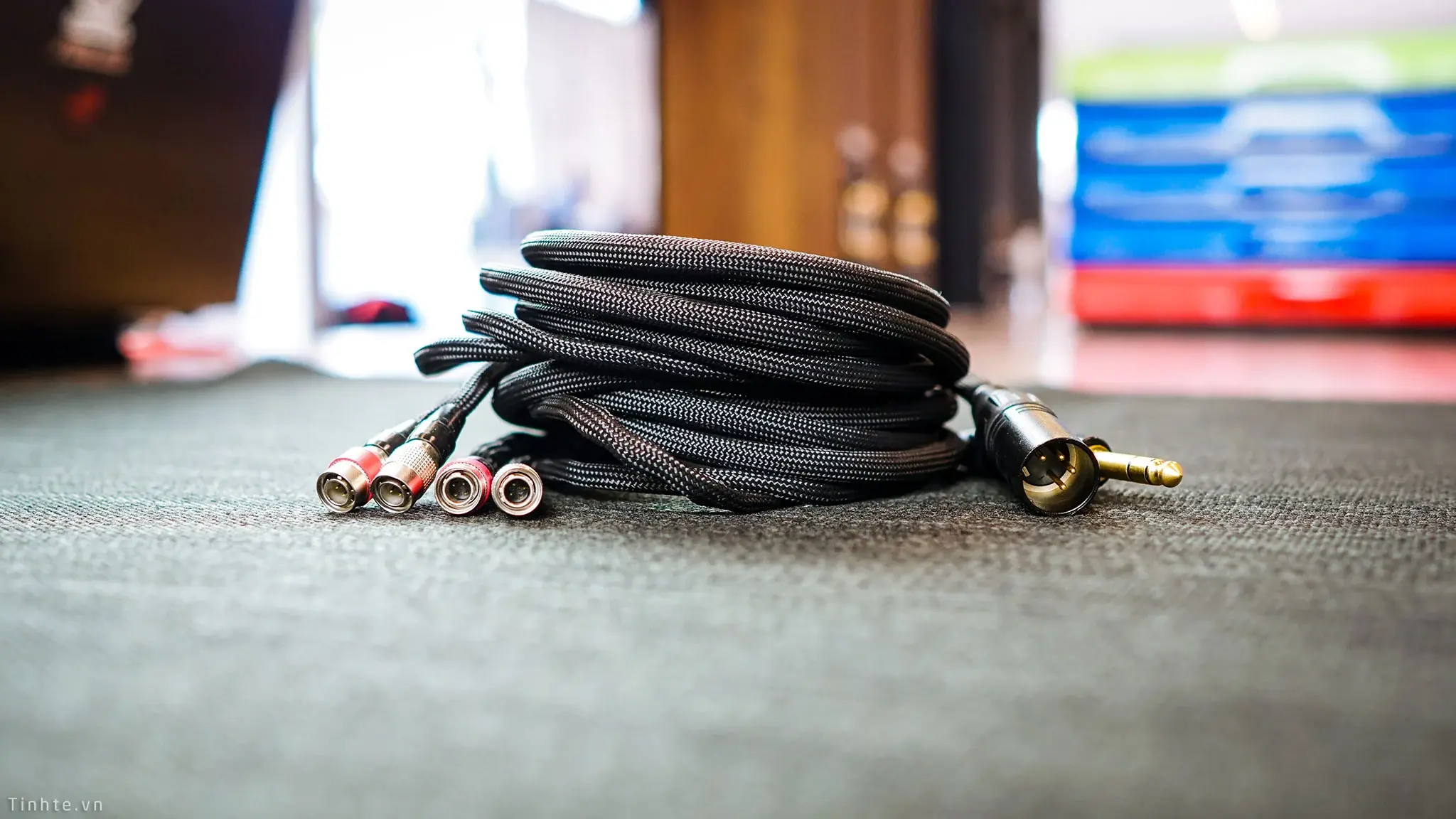 Đang tải tinhte_mrspeakers_ether_2 (16).jpg…