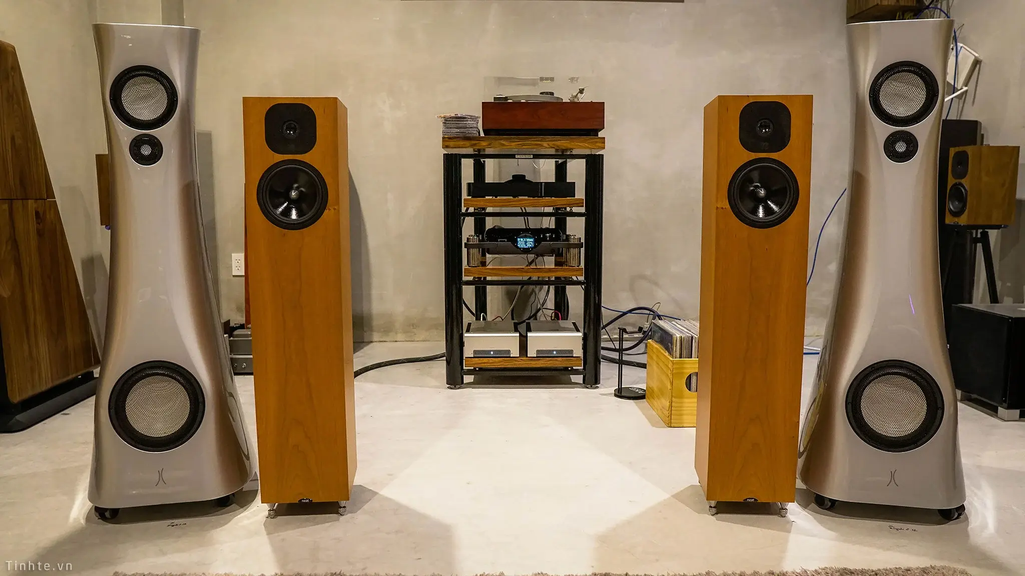 Đang tải tinhte_schiit_vidar_power_amplifier (2).jpg…