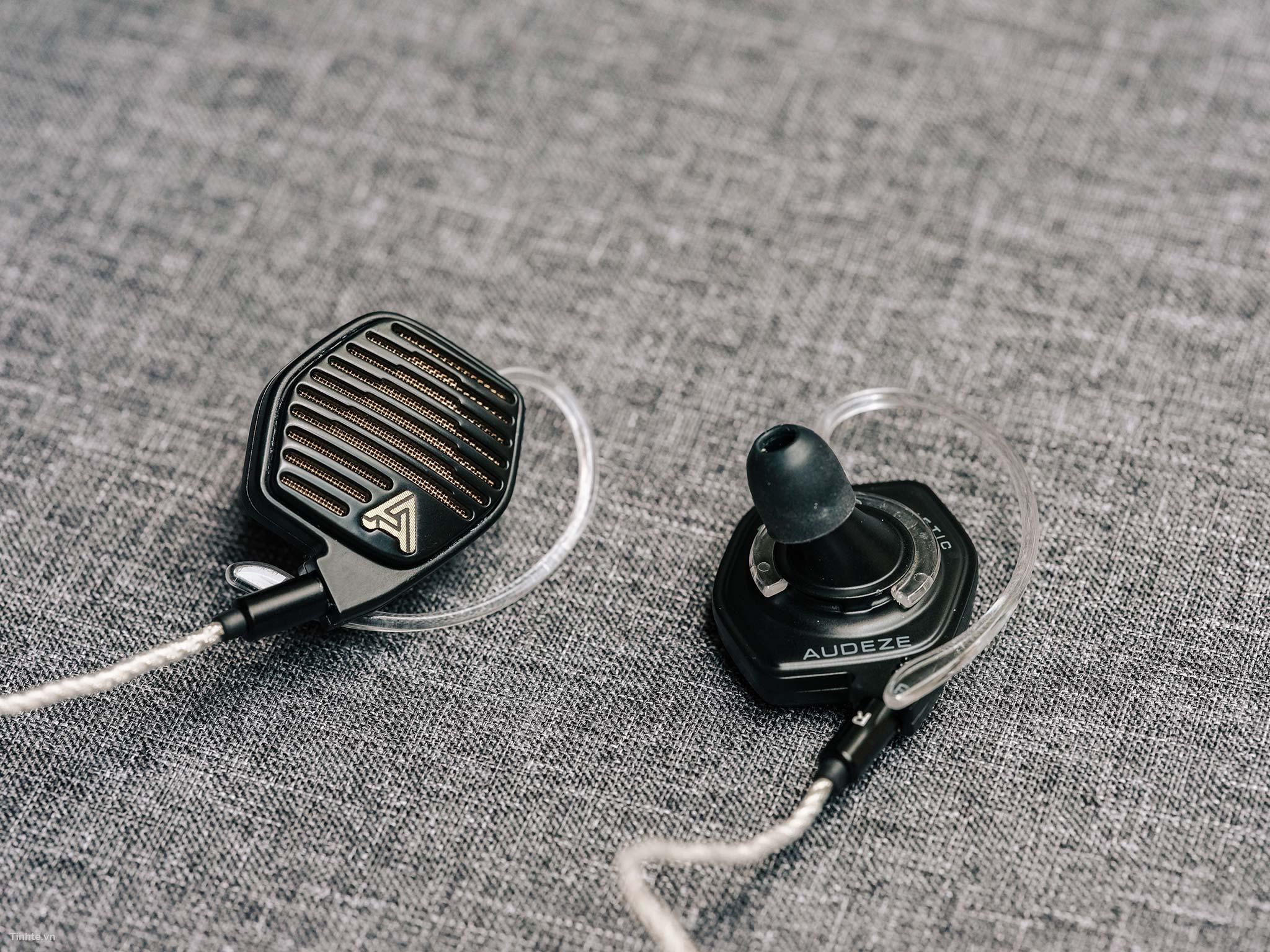 Đang tải Audeze-LCDi4-35.jpg…