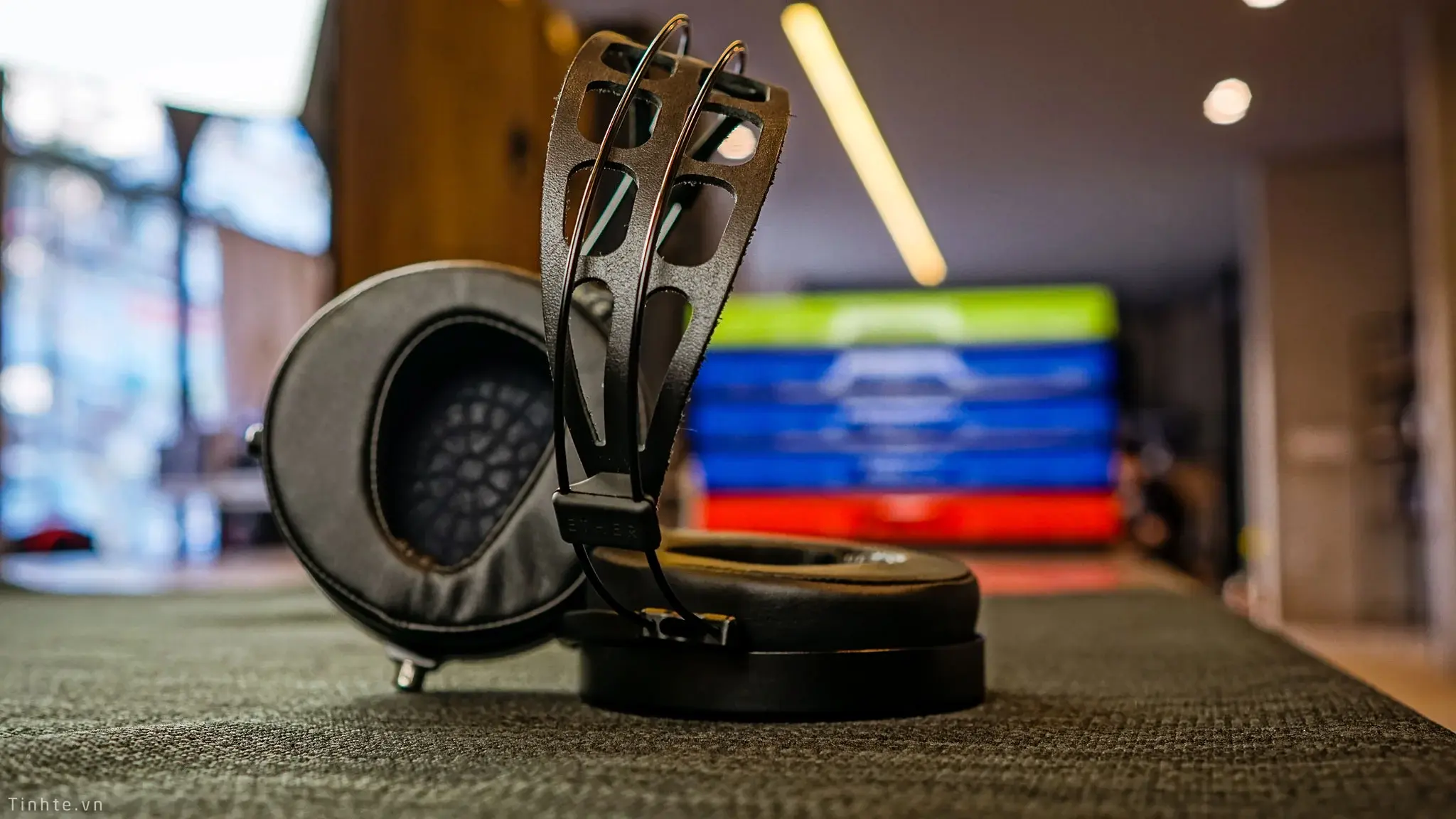 Đang tải tinhte_mrspeakers_ether_2 (8).jpg…