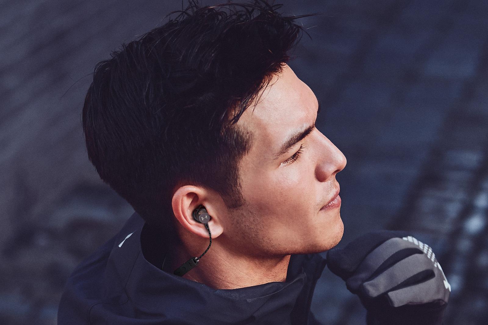 Đang tải tinhte_ua-sport-wireless-react.jpg…