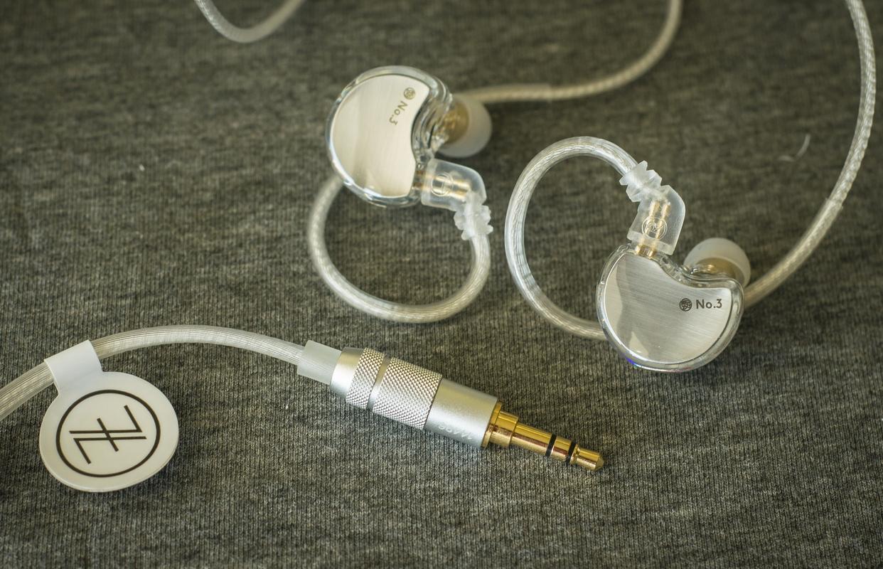Đang tải Chi-Fi_TFZ_No.3.jpg…