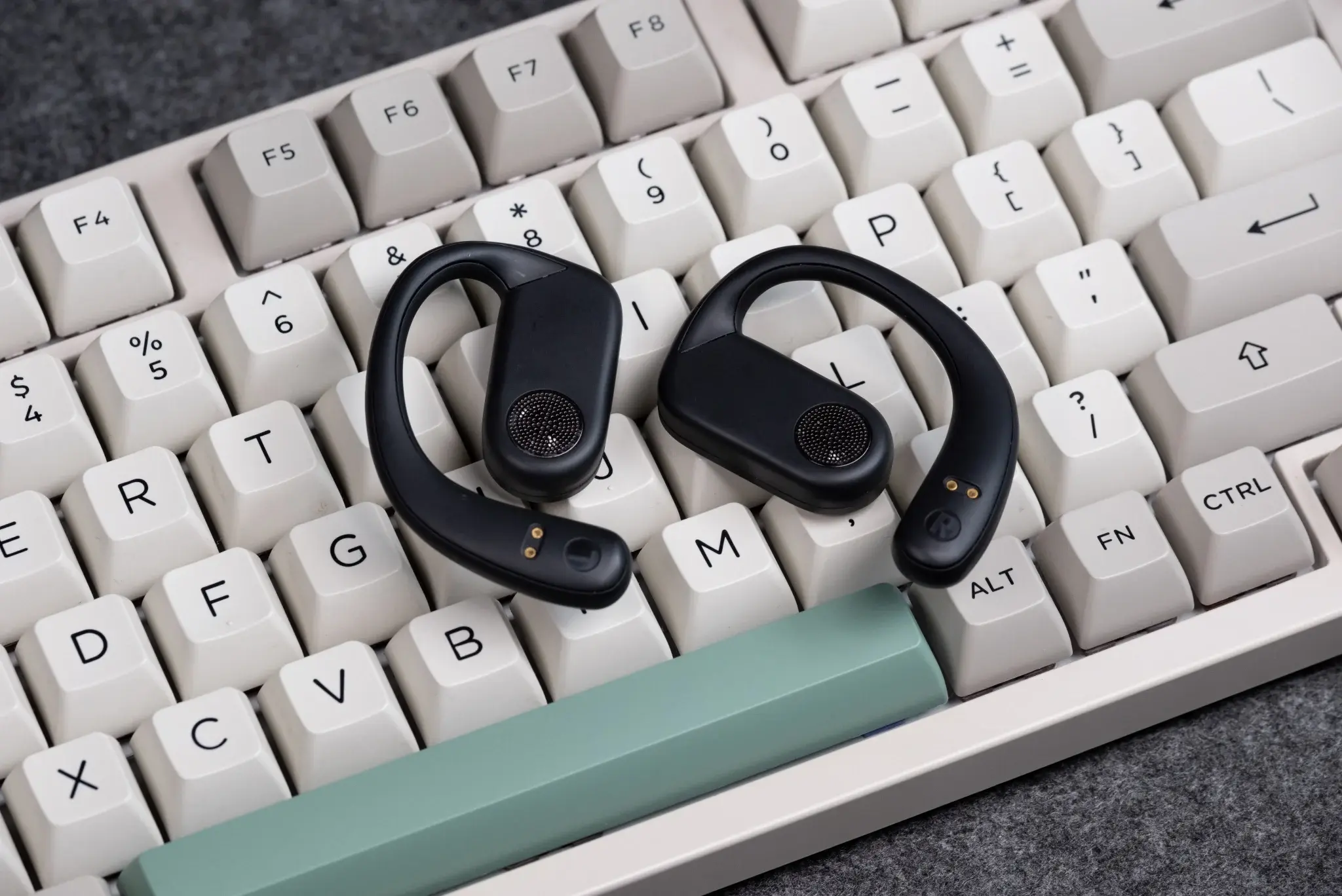 resize-tinhte-jade-audio-fiio-JW117.jpg