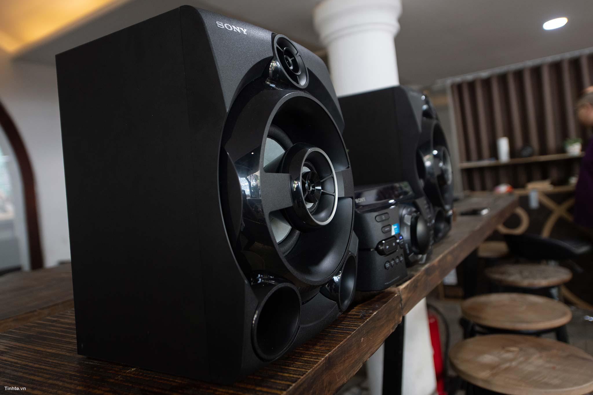 Đang tải tren_tay_Dàn âm thanh Hifi MHC-M60D3.jpg…