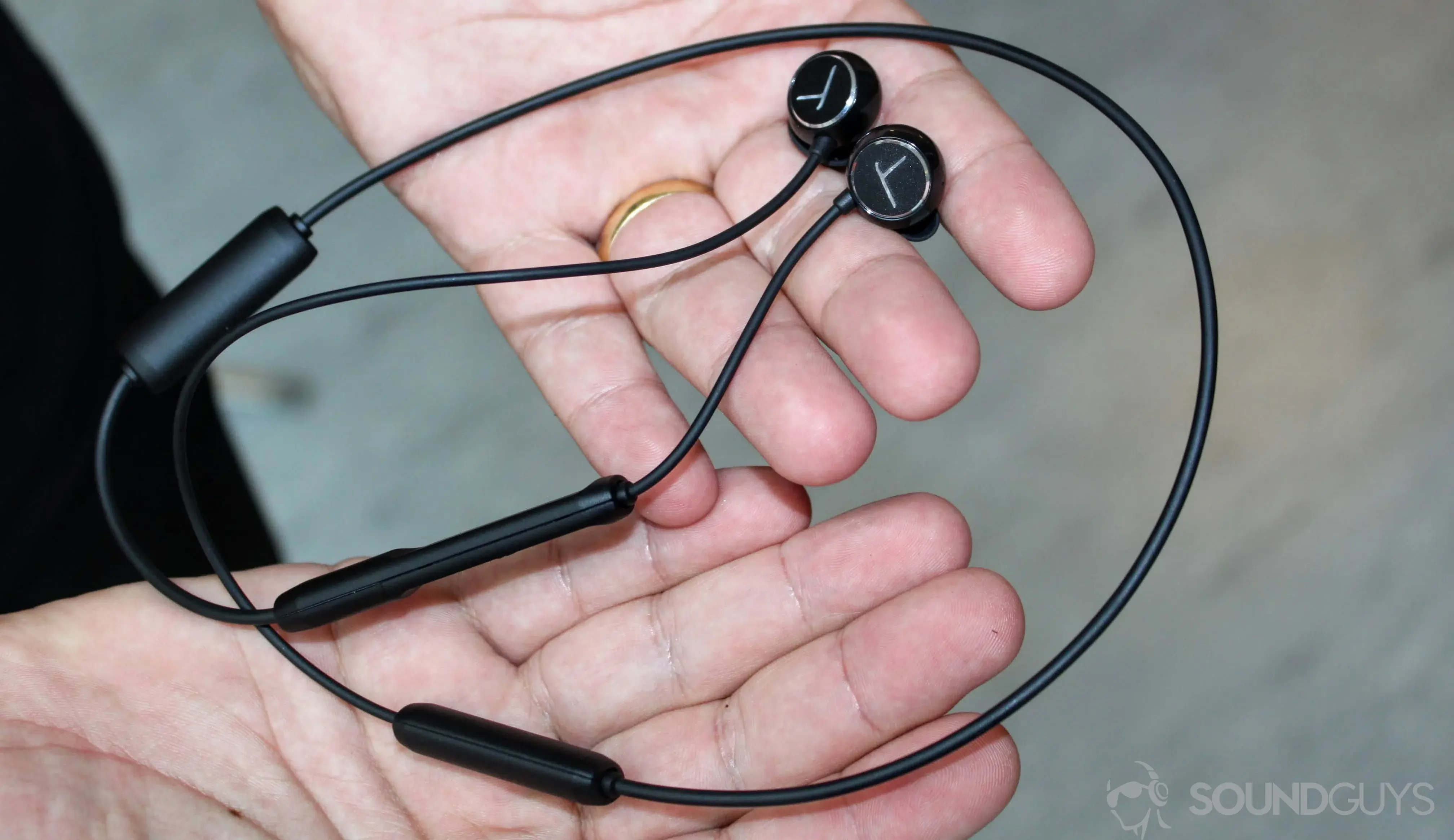 Đang tải beyerdynamic-blue-byrd.jpg…