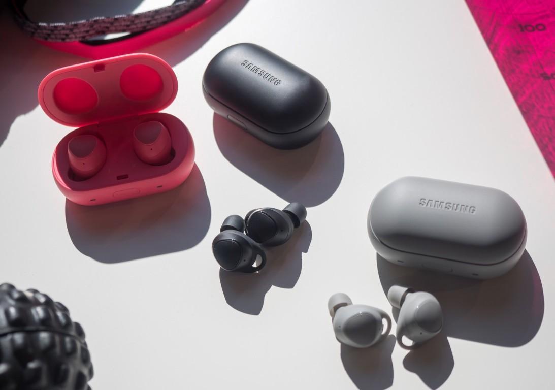 Đang tải tinhte_samsung-gear-iconx-2018-smartwear-7.jpg…