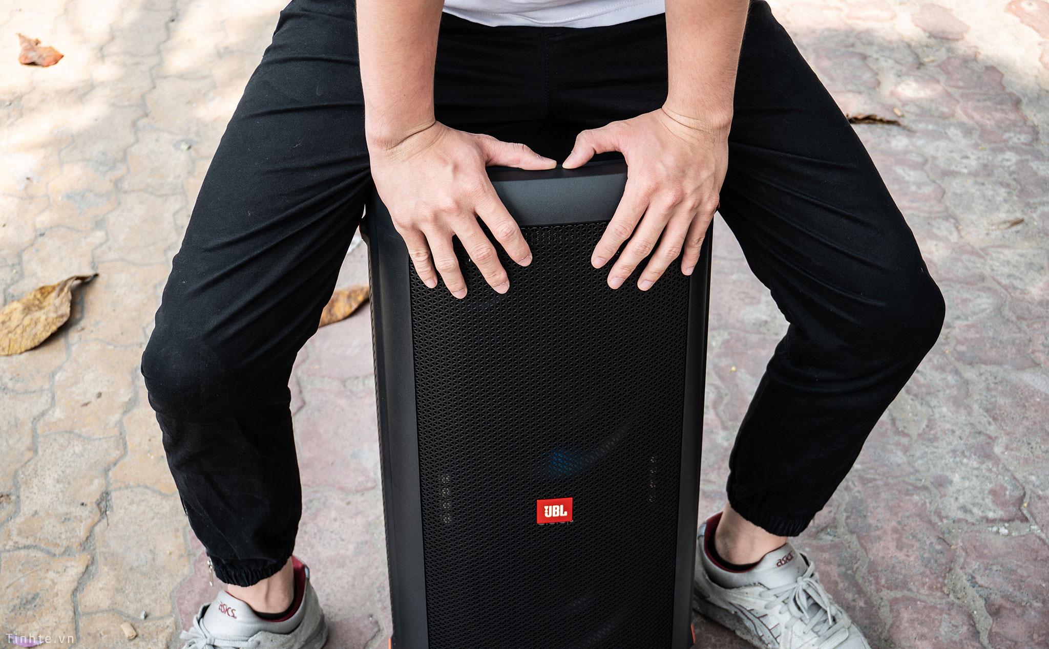 Đang tải tinhte_jbl_partybox_300 (7).jpg…