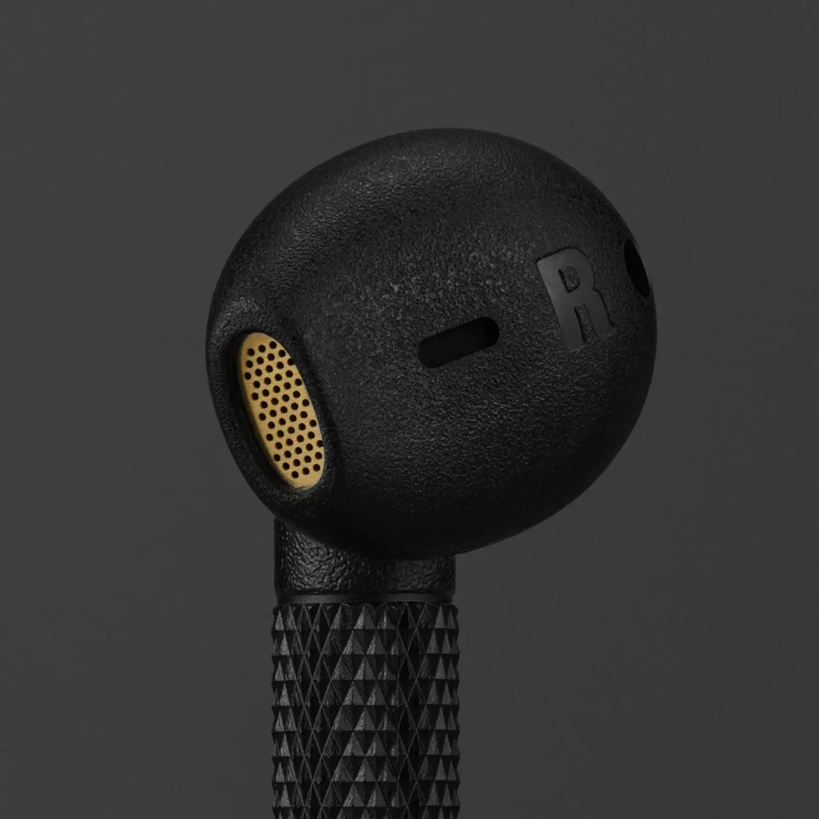 minor-iv-black-detail-desktop-7.jpeg
