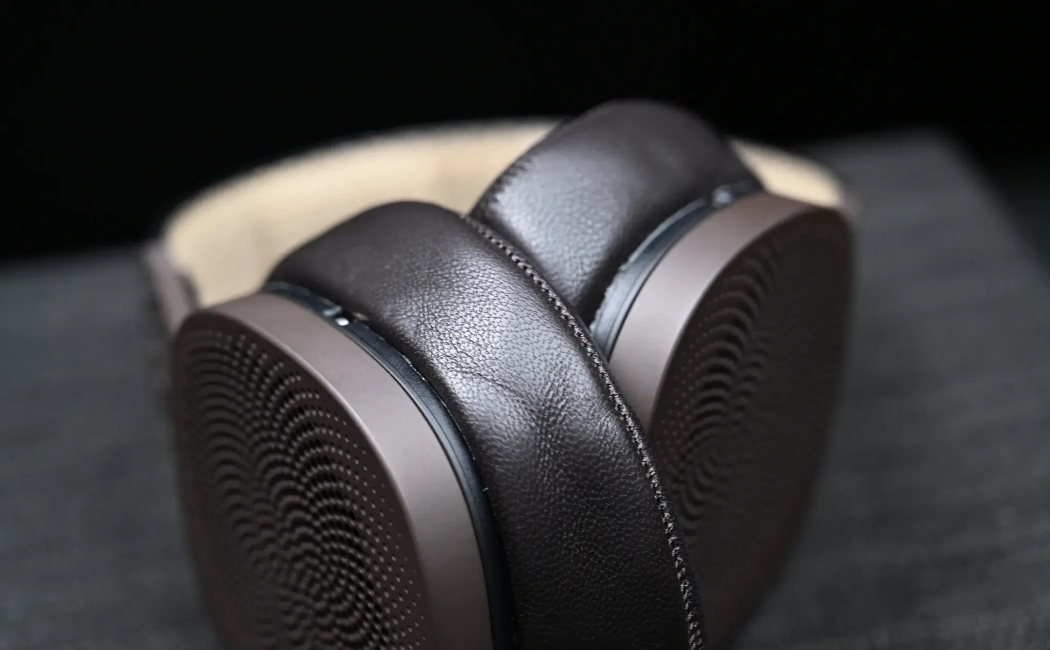 6268990-tinhte-abyss-diana-tc-planar-magnetic-hiend-headphones-1.jpg