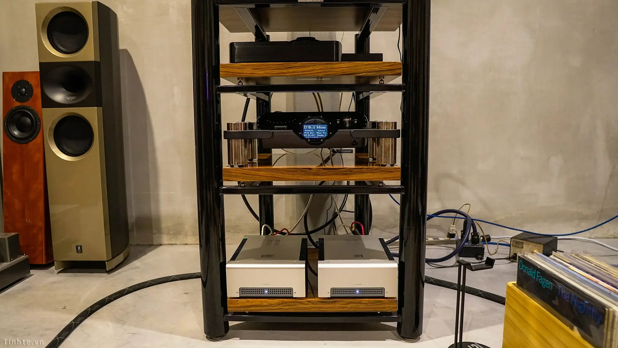 Đang tải tinhte_schiit_vidar_power_amplifier (3).jpg…