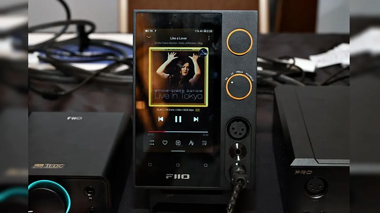 FiiO R7: máy phát nhạc tích hợp DAC/Amp công suất cao, Snapdragon 660, đèn LED