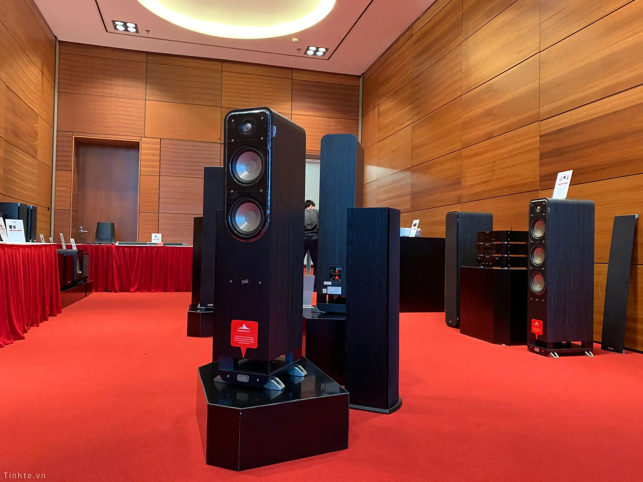 Đang tải tinhte_avshow_hanoi_2018 (46).jpg…