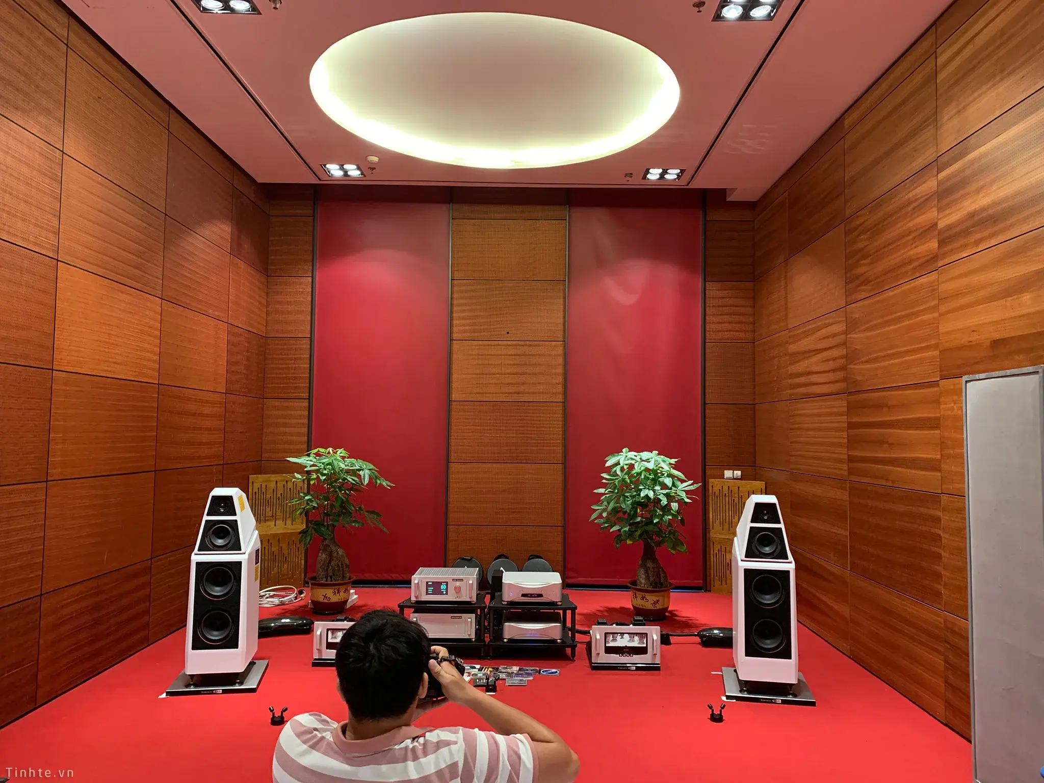 Đang tải tinhte_avshow_hanoi_2018 (39).jpg…