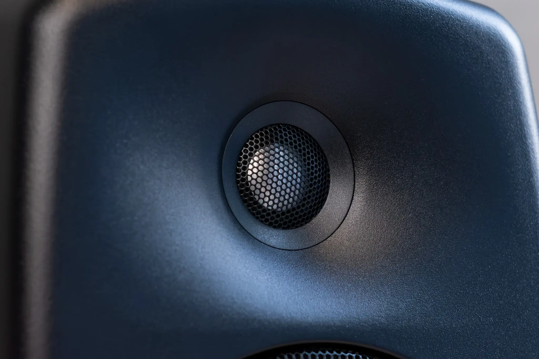 tinhte-genelec-g-three-g3-loa-active-monitor-speakers (5).jpg