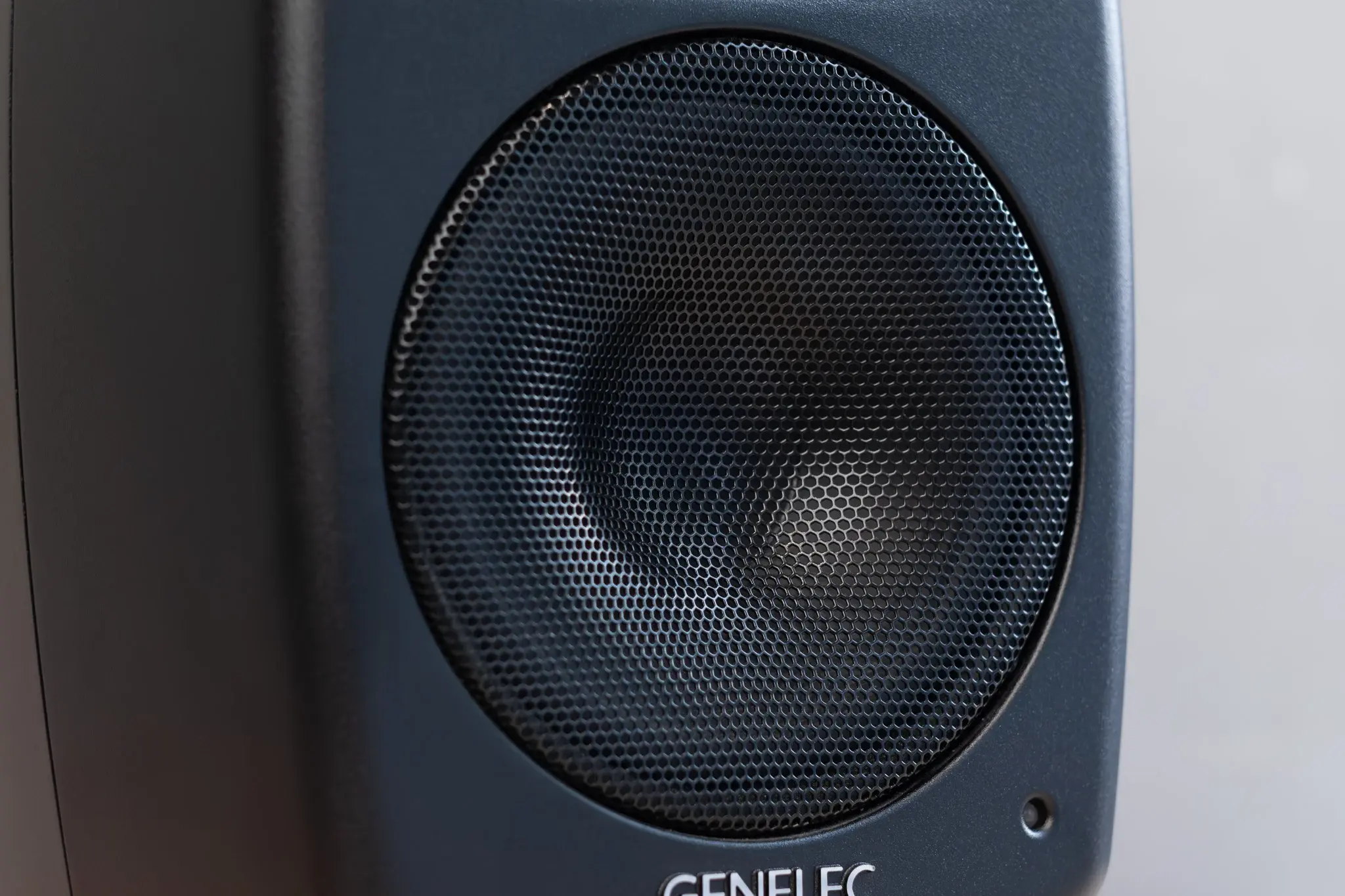 tinhte-genelec-g-three-g3-loa-active-monitor-speakers (6).jpg