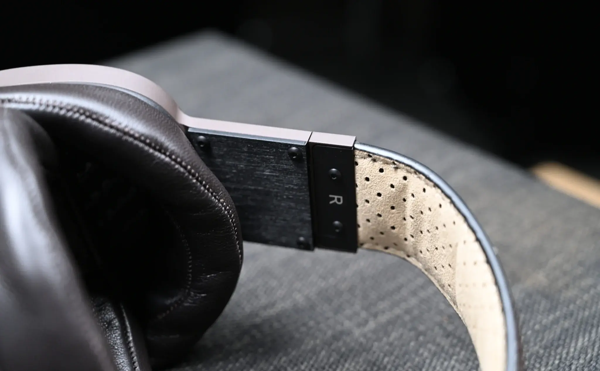 6268993-tinhte-abyss-diana-tc-planar-magnetic-hiend-headphones-15.jpg