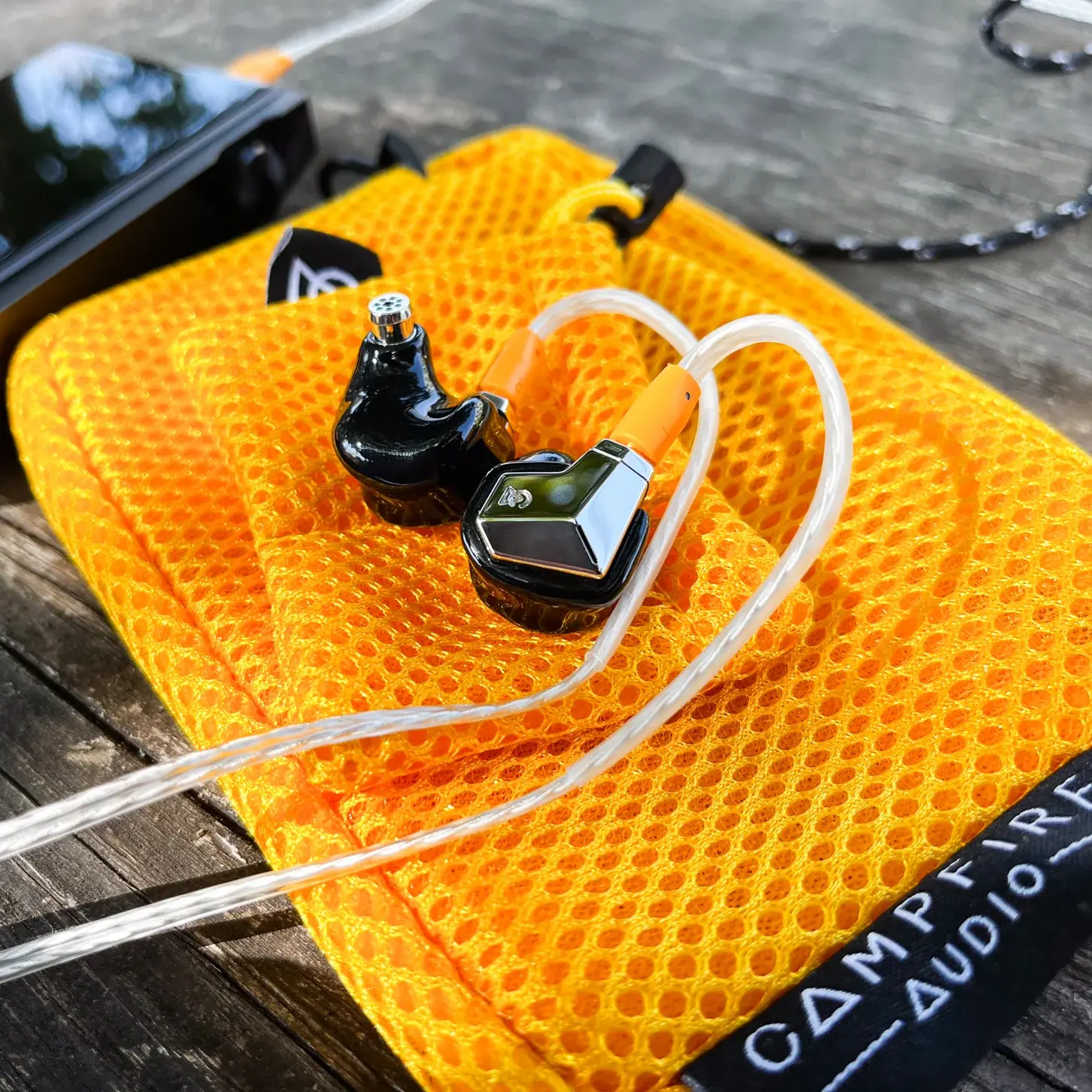 Supermoon – Campfire Audio