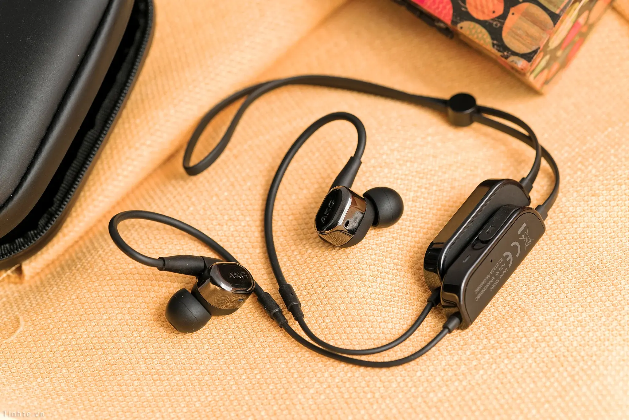 Đang tải tinhte_akg_n5005_extra_2_2.jpg…