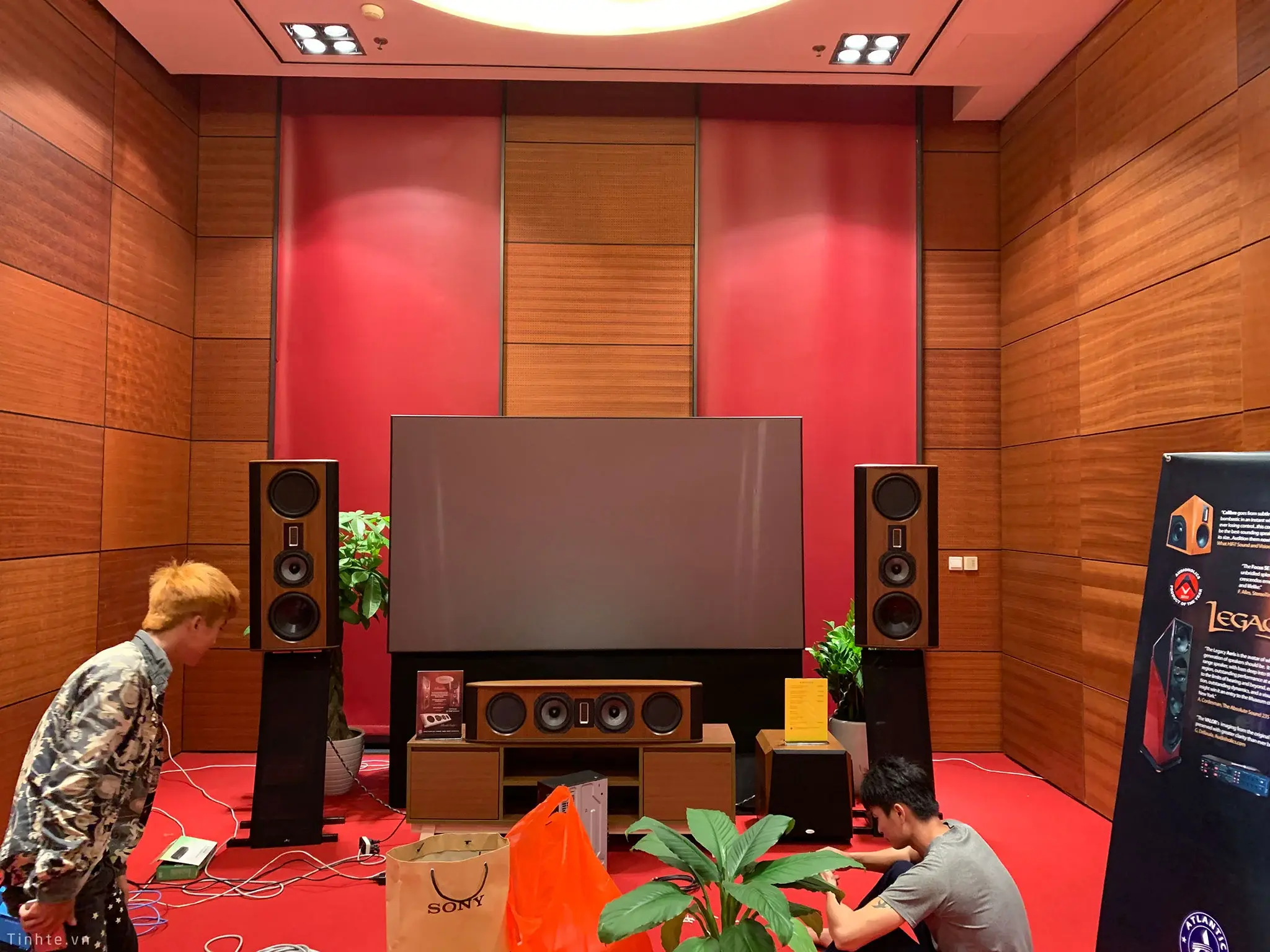 Đang tải tinhte_avshow_hanoi_2018 (37).jpg…