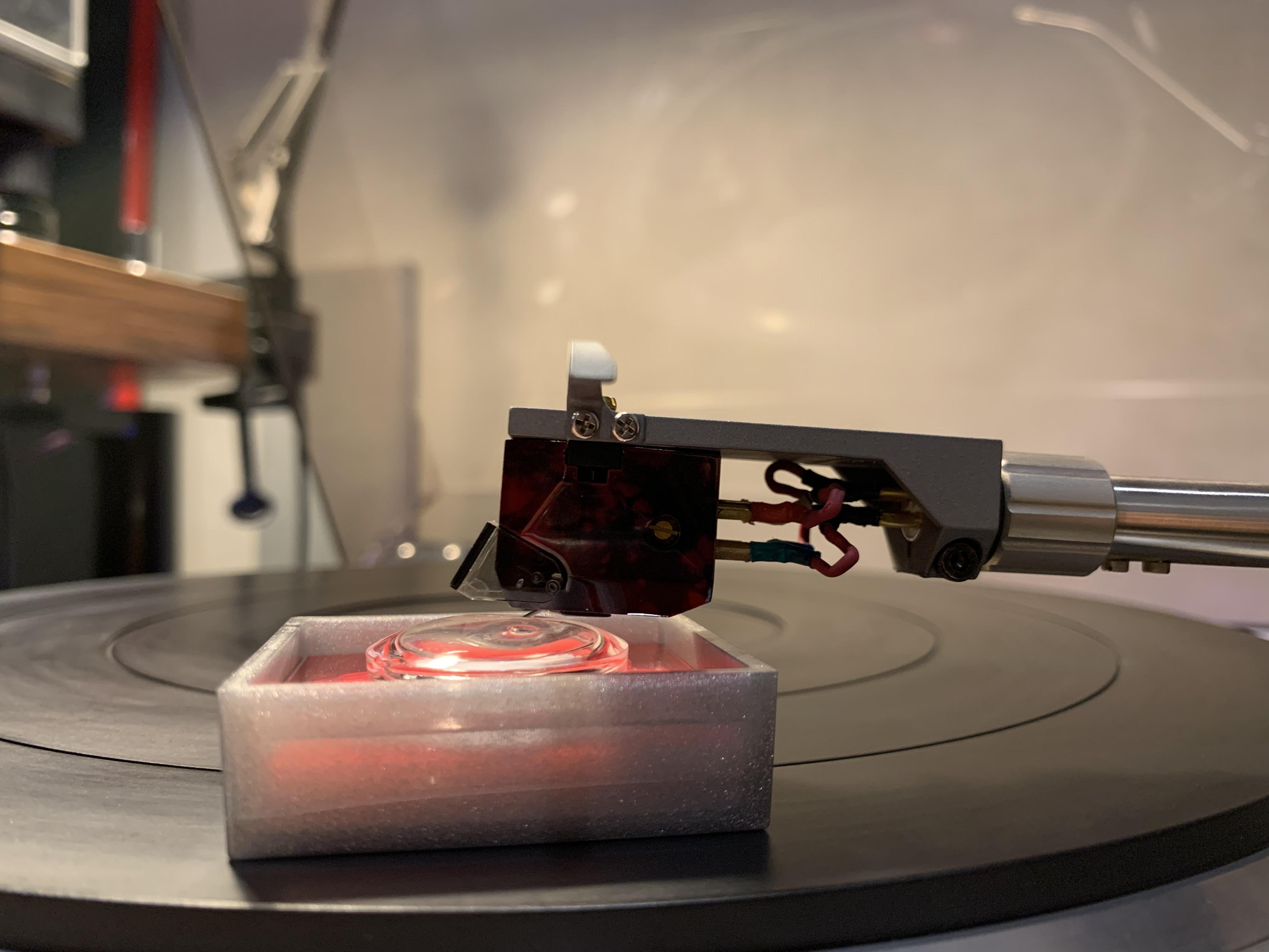 Đang tải tinhte_vinyl_turntable_phono_tonearm_cartridge_dia_than (1).jpg…