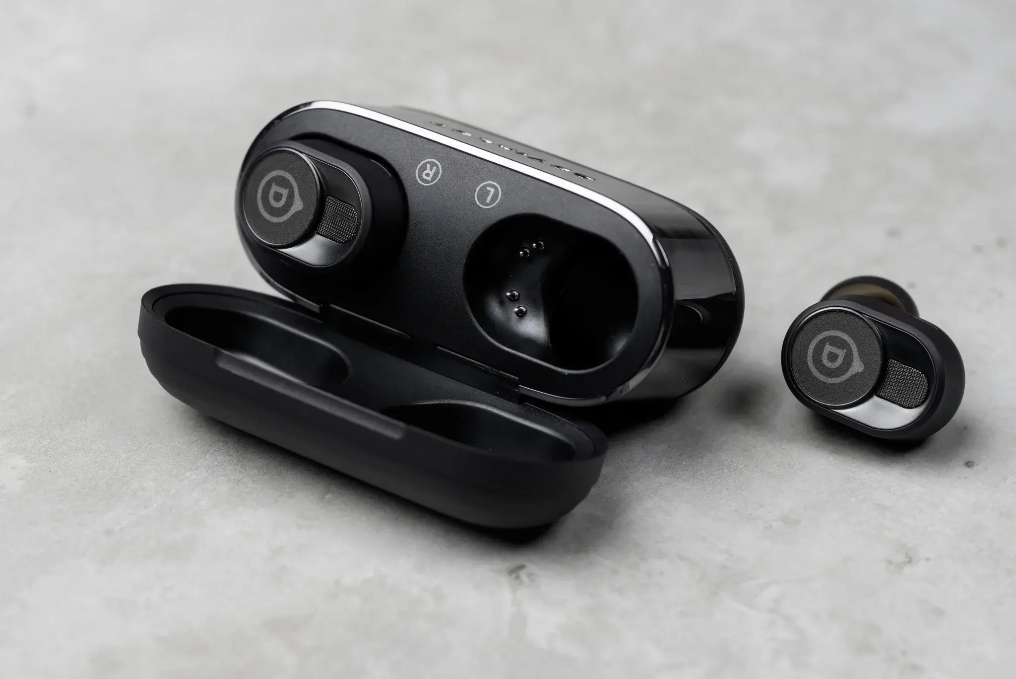 resize-tinhte-devialet-gemini-2-gemini II-tai-nghe-true-wireless (13).jpg