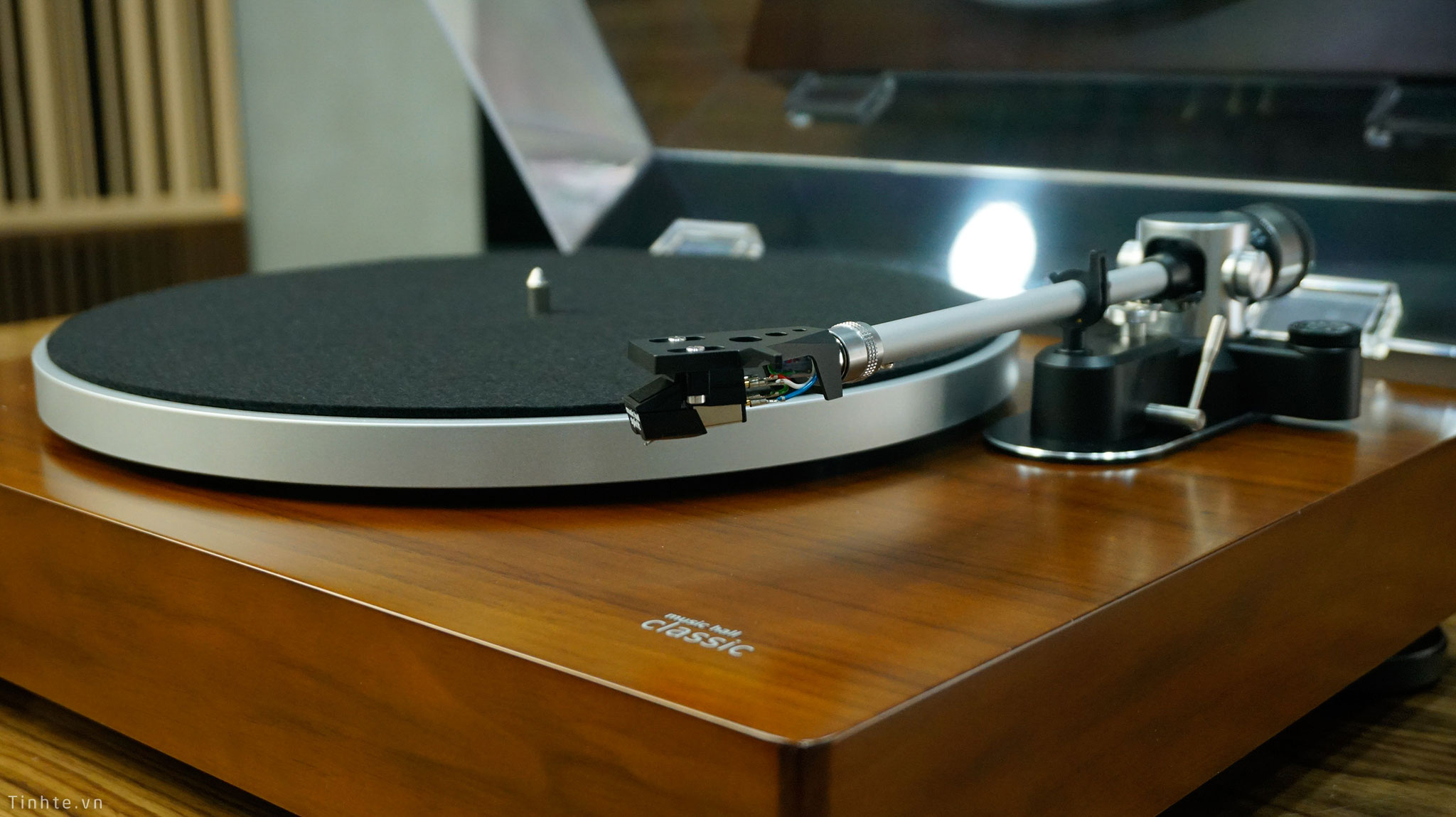 tinhte_music_hall_classic_turntable (3).jpg