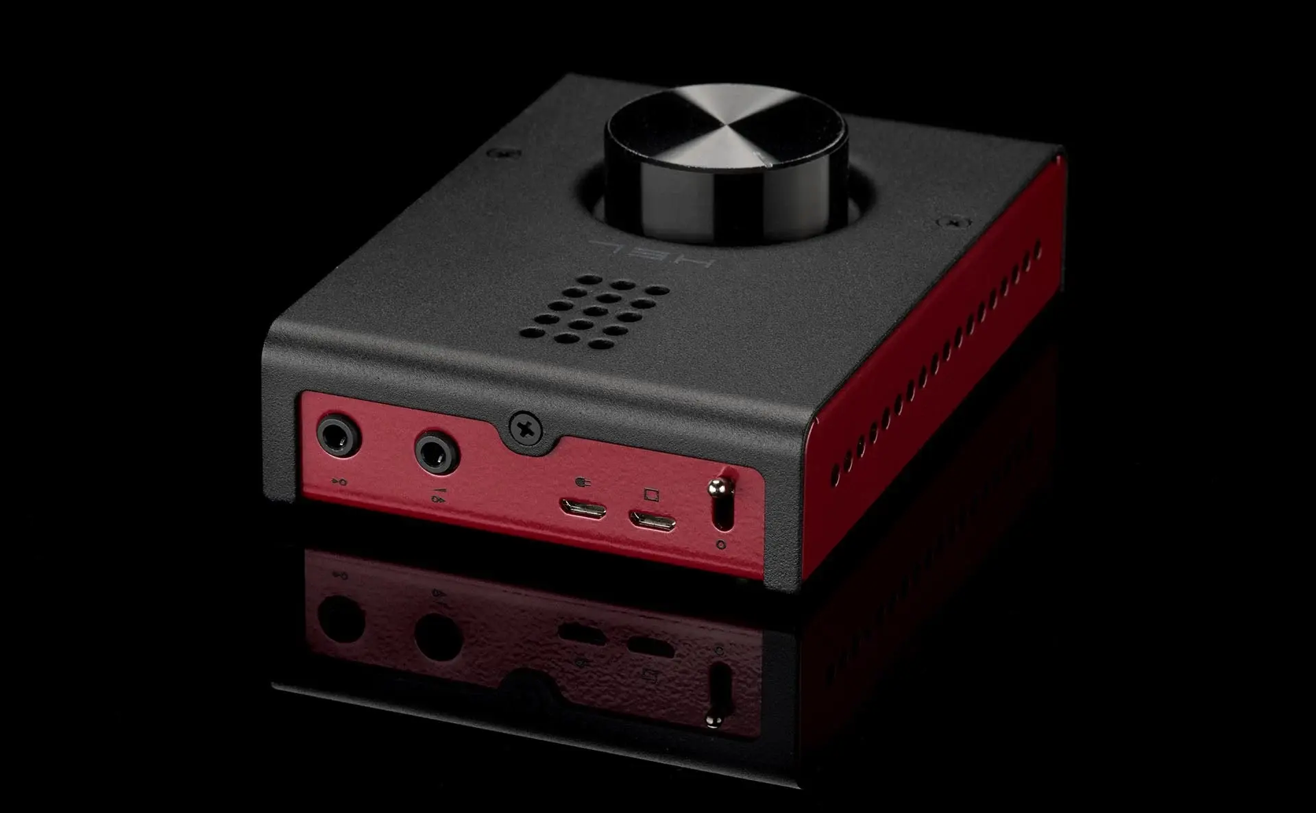 Đang tải Schiit_hel_p1.jpg…